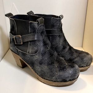 Sanita wood clog boots size 37 distressed geometric pattern RARE